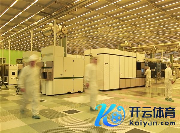 别太酣醉3/5nm等先进制程！中国芯狂飙：出口暴增超七成 28nm等纯熟产能要一统宇宙